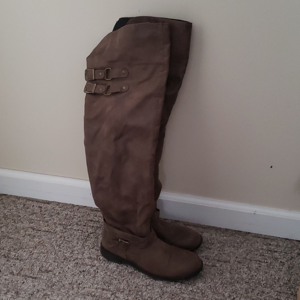7.5 Thigh high boots